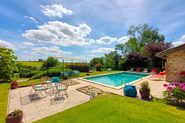 68da9e5b0b86f_Piscine